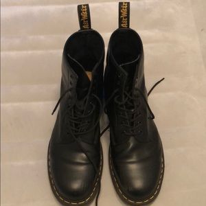 Worn once dr martens men’s boots size 13
